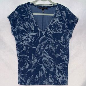 White House Black Market Power Tee Navy Floral V-Neck Cap Sleeve Top Small EUC